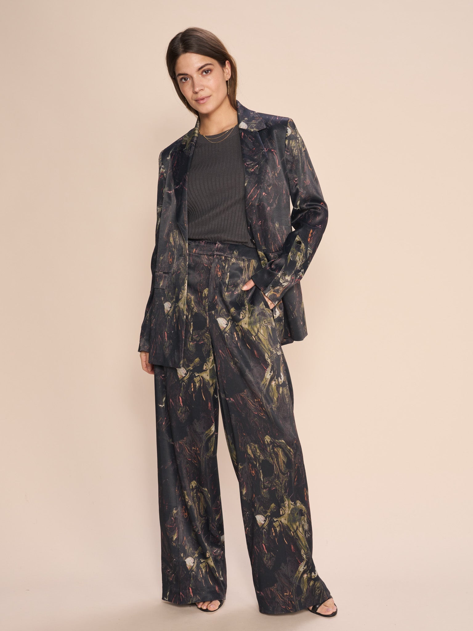 Modelshot / Black / Detail